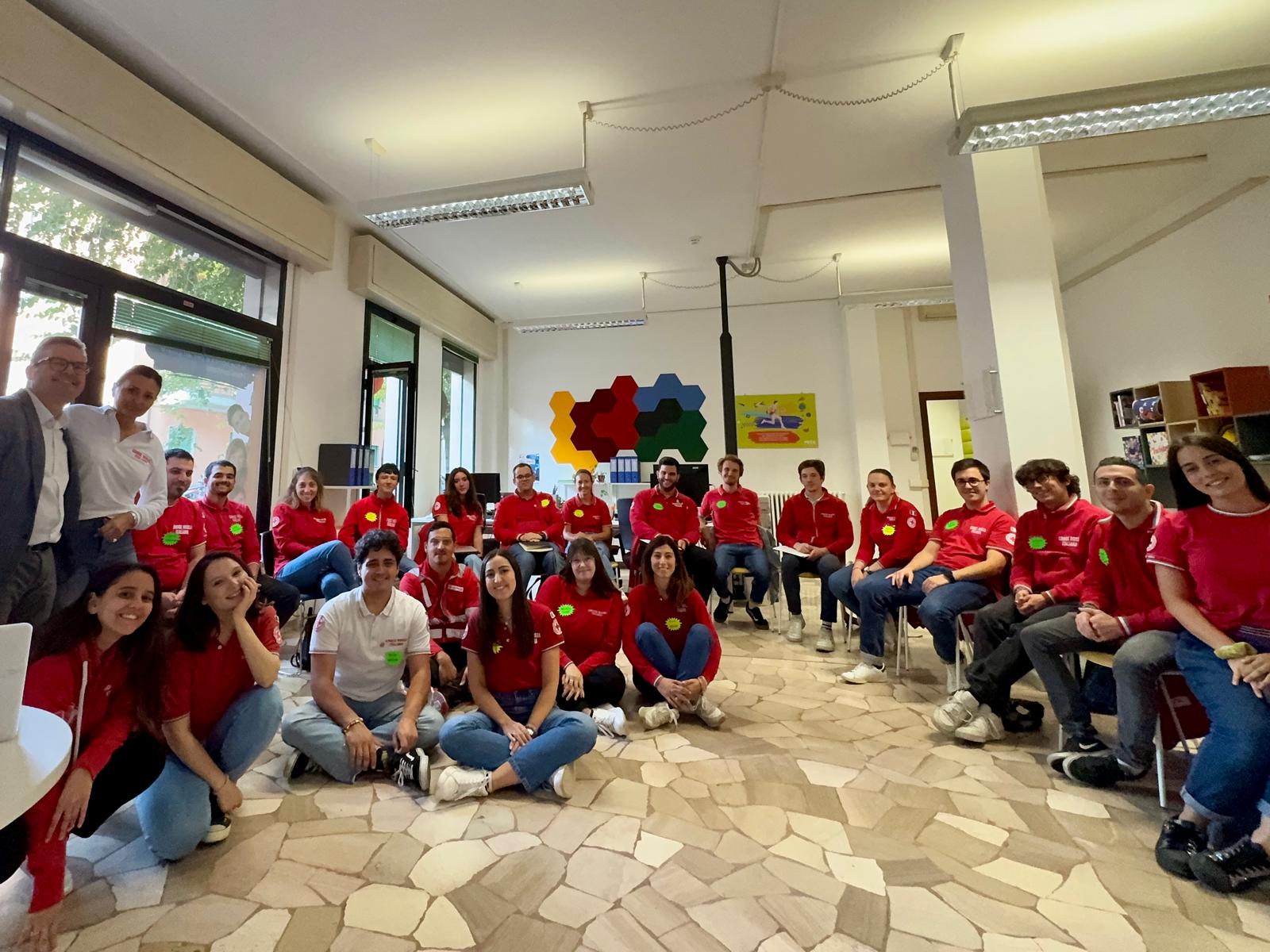 I giovani della Croce Rossa partecipano alle attività dell'Hub Rete di Verona