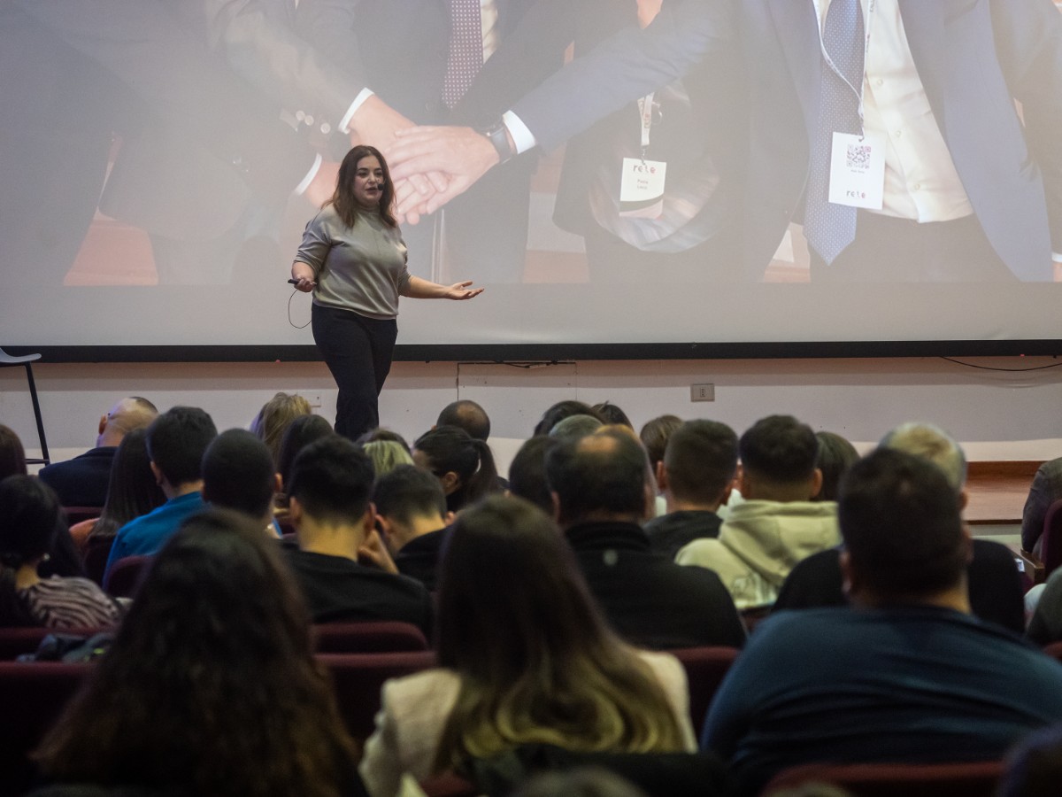 Paola Locci Hub Manager Rete di Nuoro presenta il progetto